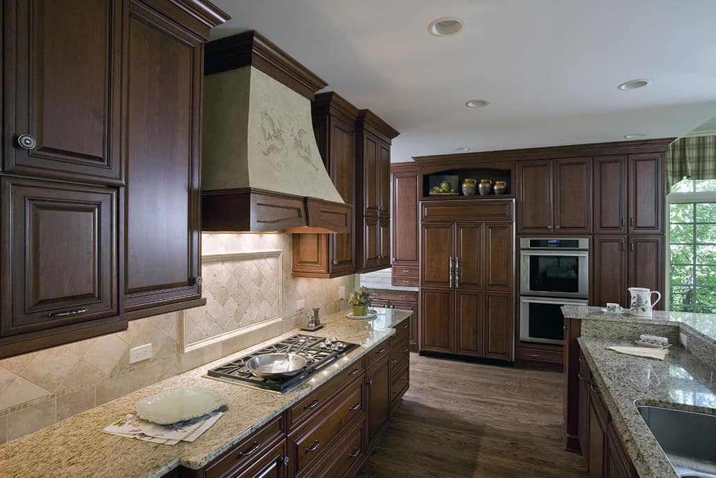 Custom Range Hood in a Beautiful Kitchen