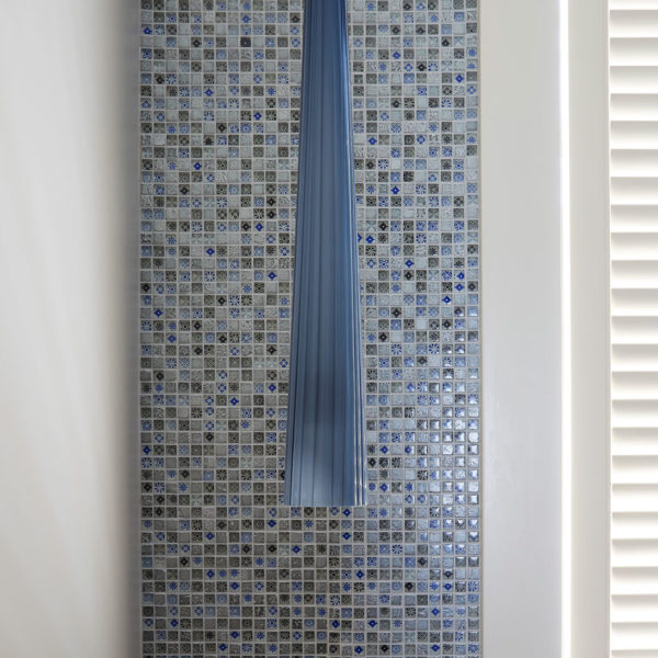 blue-glass-pendant-mosaic-tile-wall blue-glass-pendant-mosaic-tile-wall