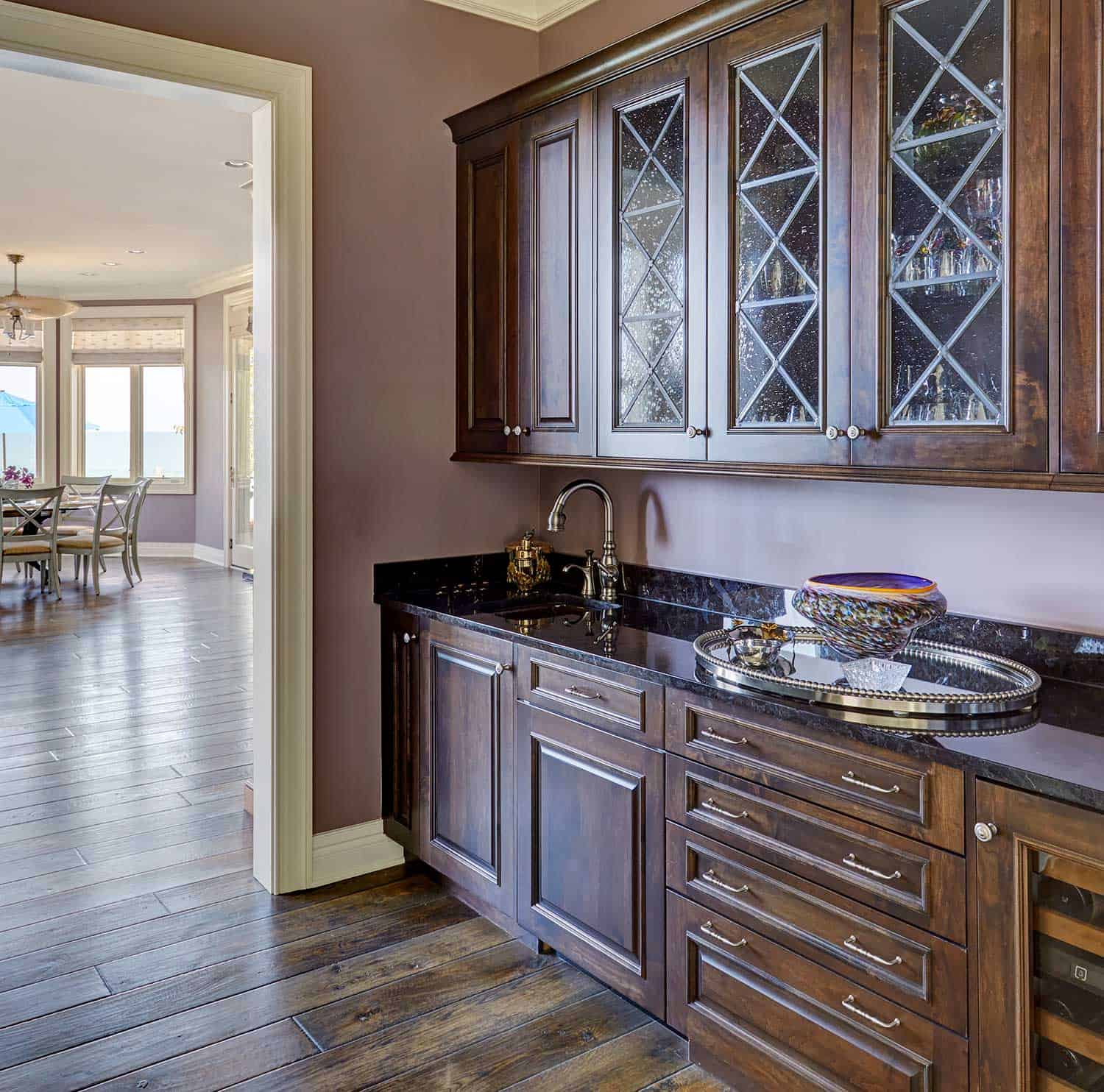 butlers-pantry-seeded-glass-fronted-doors