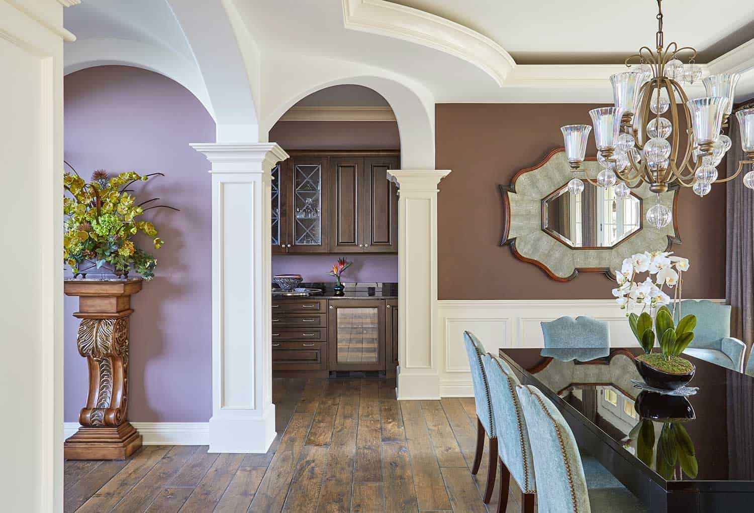eclectic-dining-room-purple-accent-wall