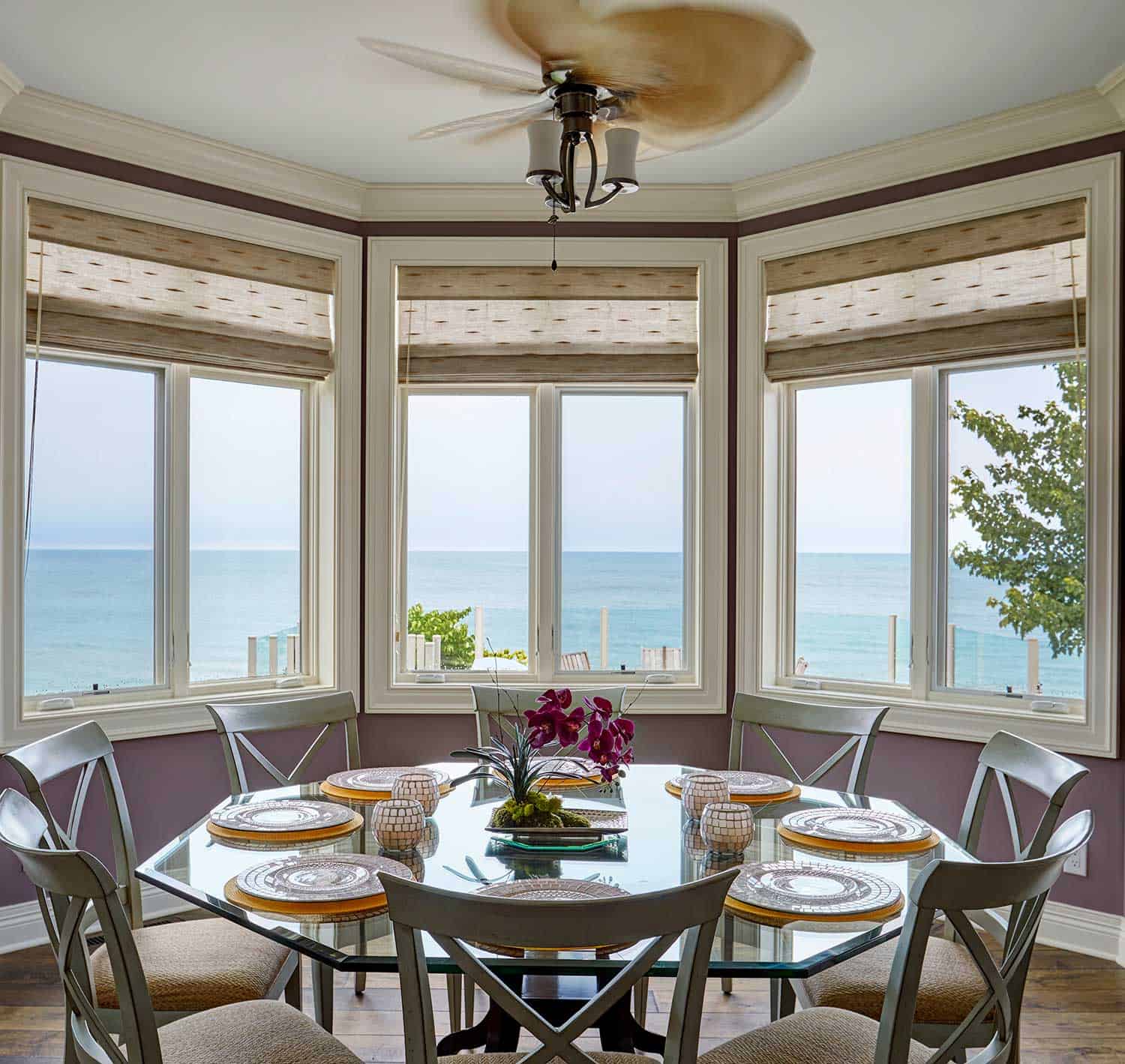 octagonal-breakfast-room-lake-views