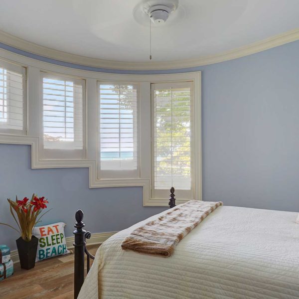 stair-stepped-windows-circular-bedroom stair-stepped-windows-circular-bedroom