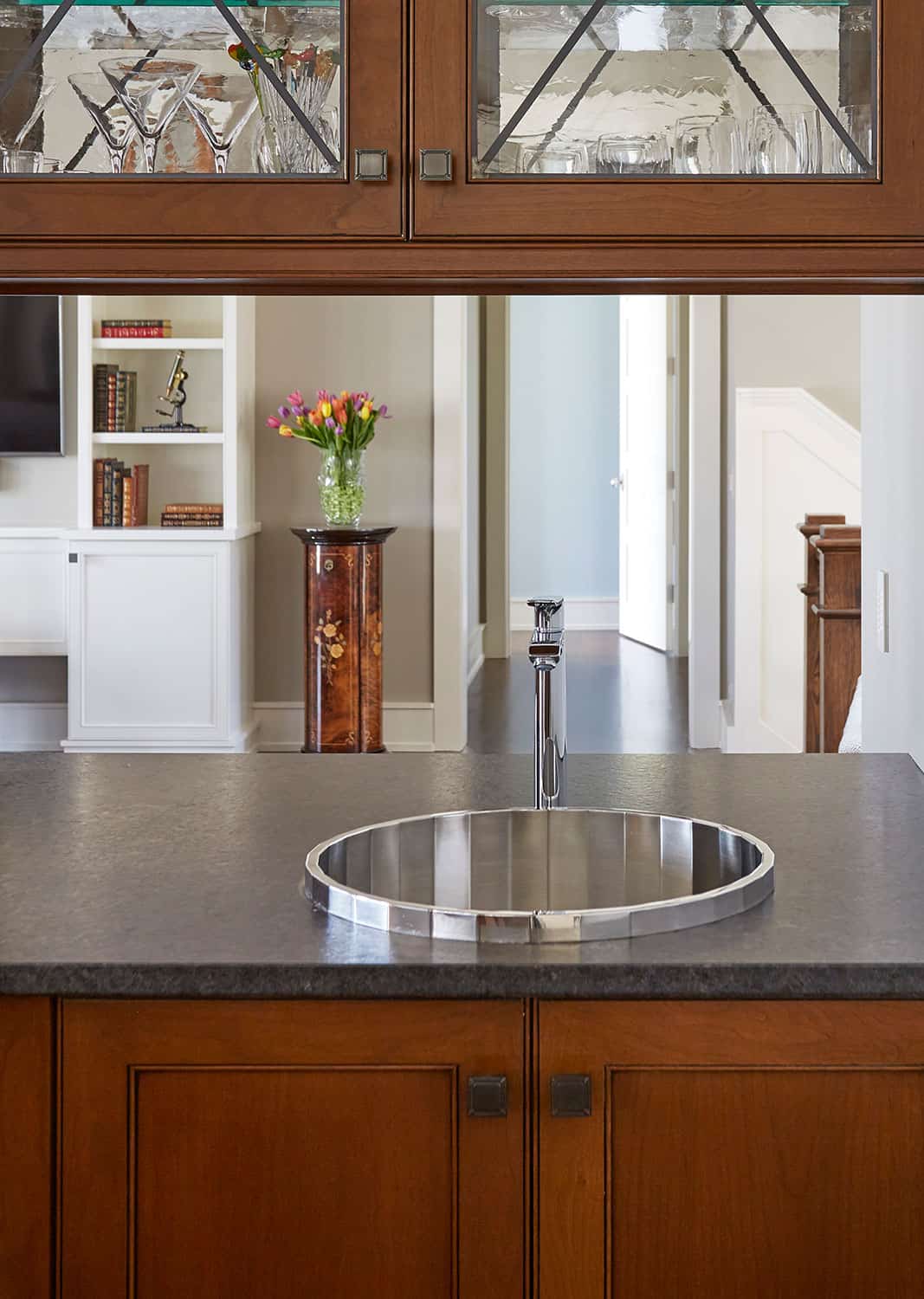 wet-bar-sink-detail-fluted-metal-mundelein-il