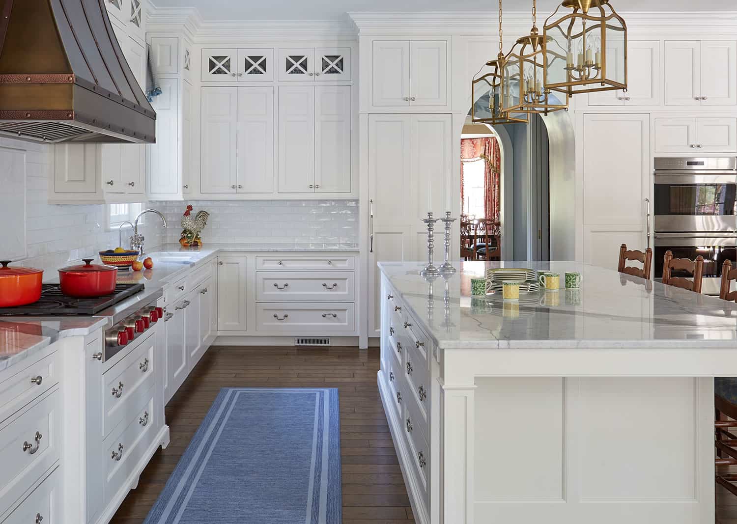 arched-integral-cabinet-walkway-to-butlers-pantry