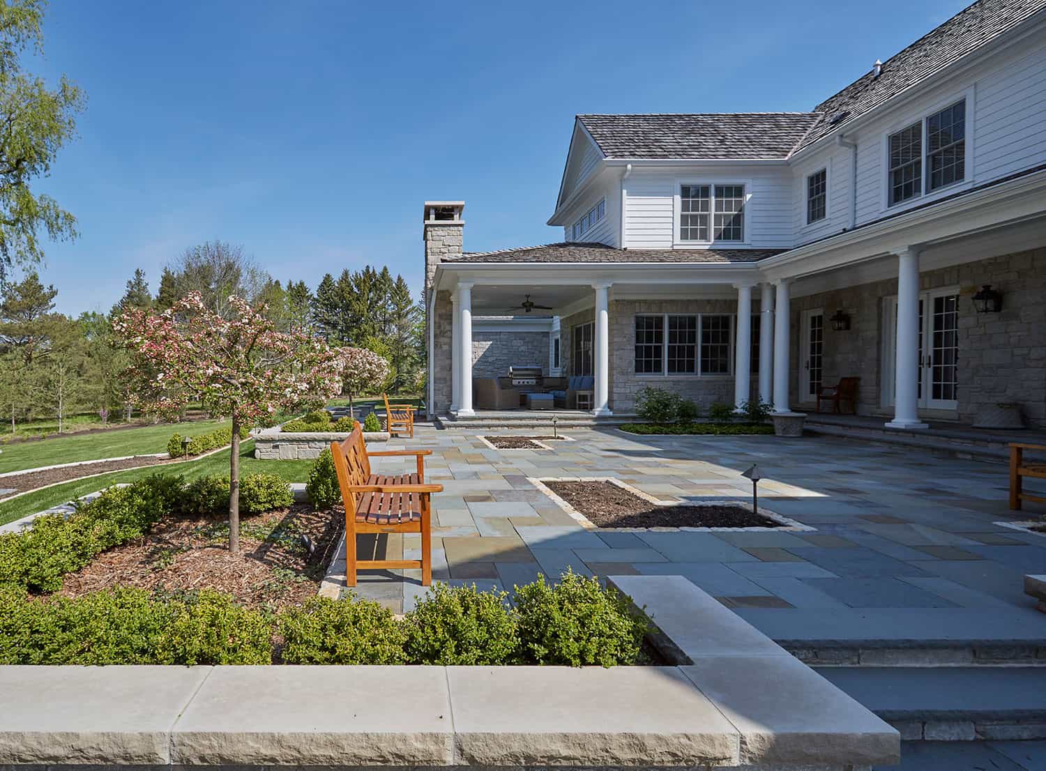 bluestone-patio-retaining-wall