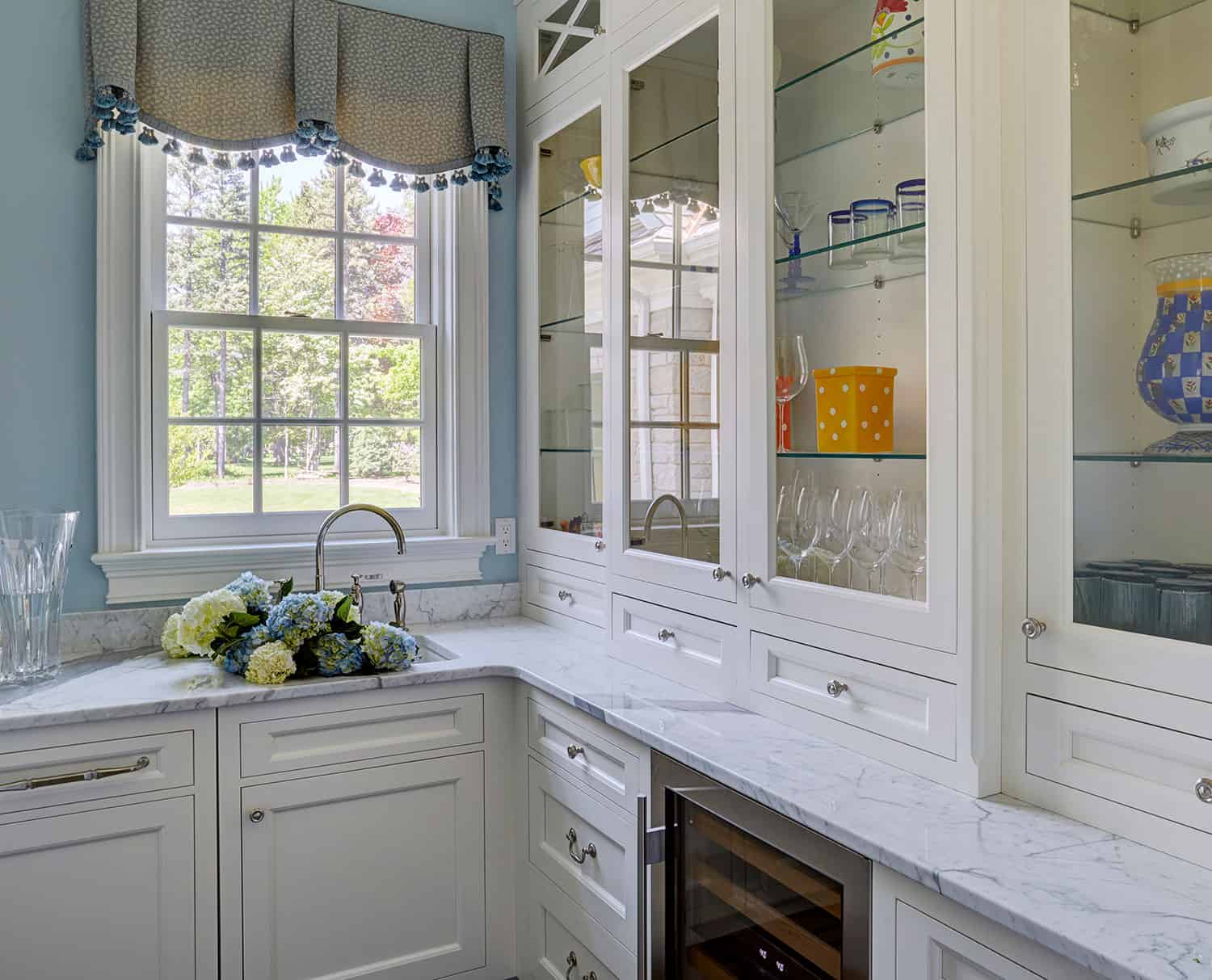 butlers-pantry-marble-tops-glass-cabinet-doors