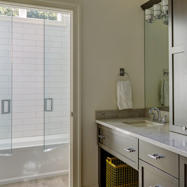 clerestory-window-above-tiled-tub-alcove