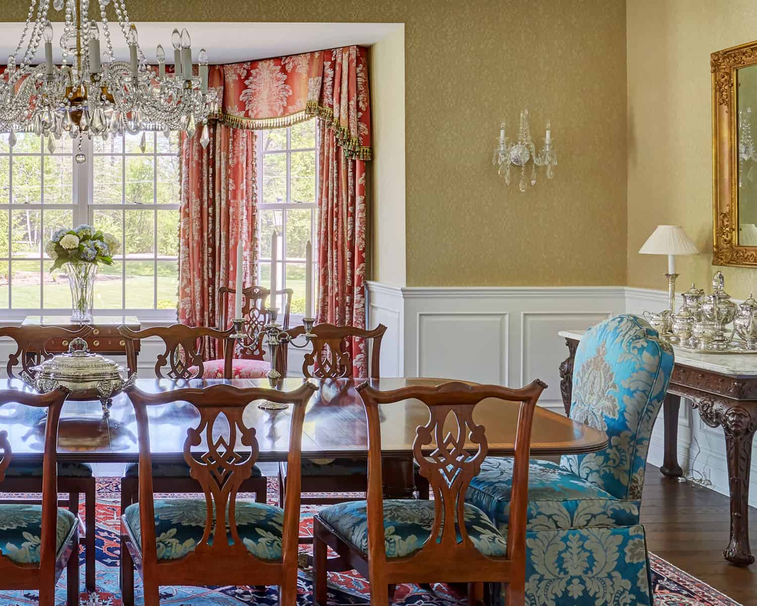 dining-room-with-bay-window-seating-for-ten