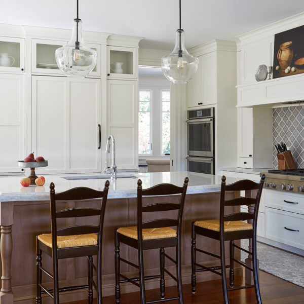 farmhouse-kitchen-brown-island-white-perimeter-cabinets