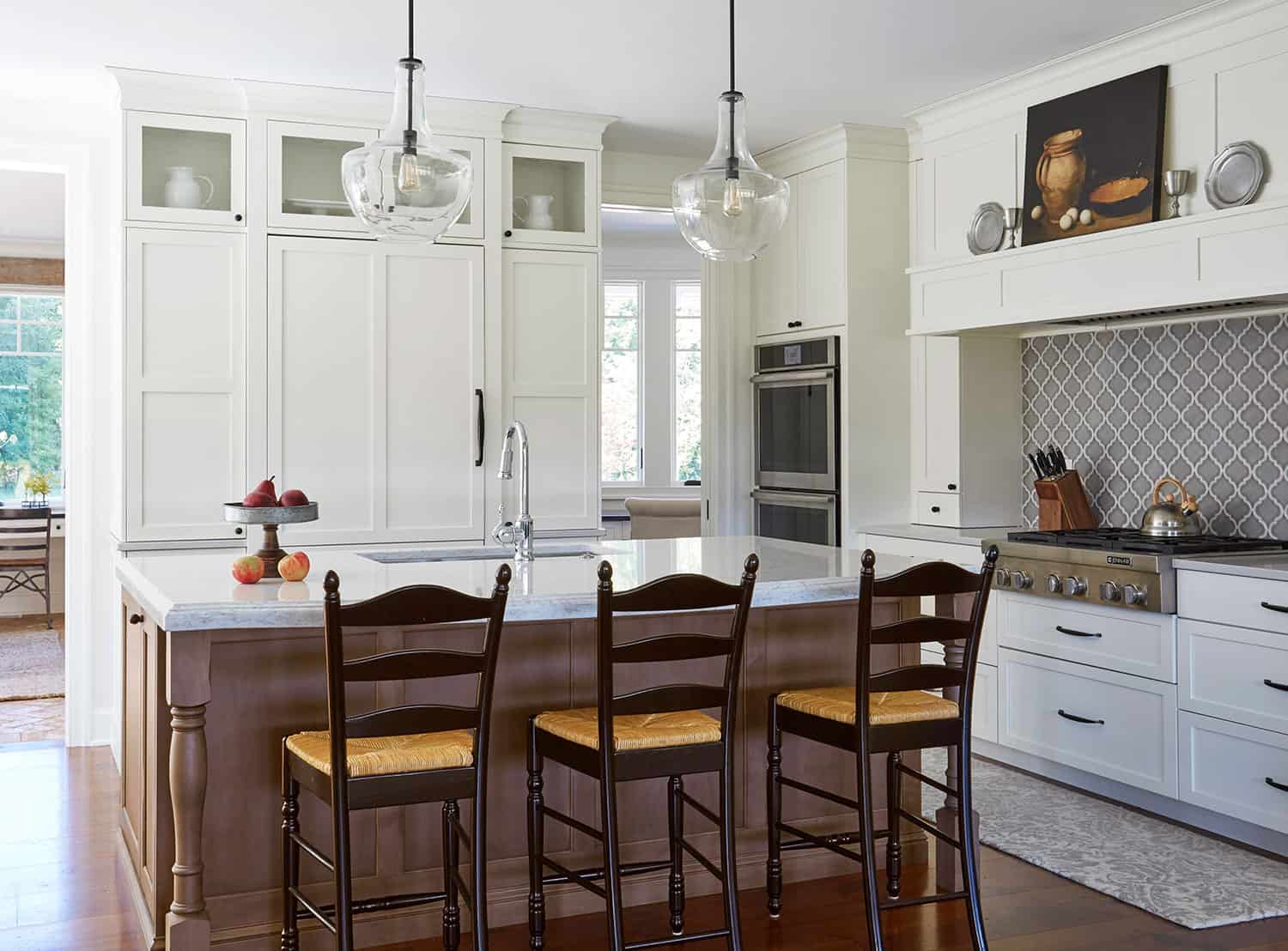 farmhouse-kitchen-brown-island-white-perimeter-cabinets