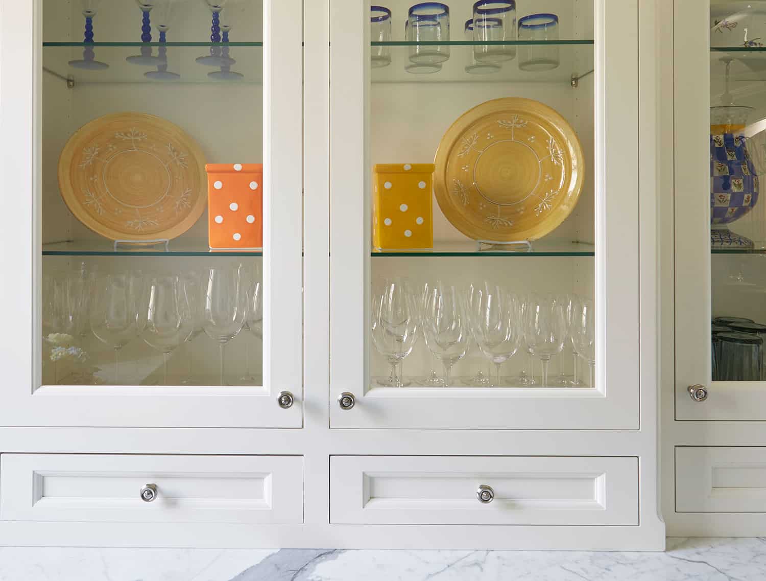 inset-doors-and-drawers-painted-white-cabinets-butlers-pantry