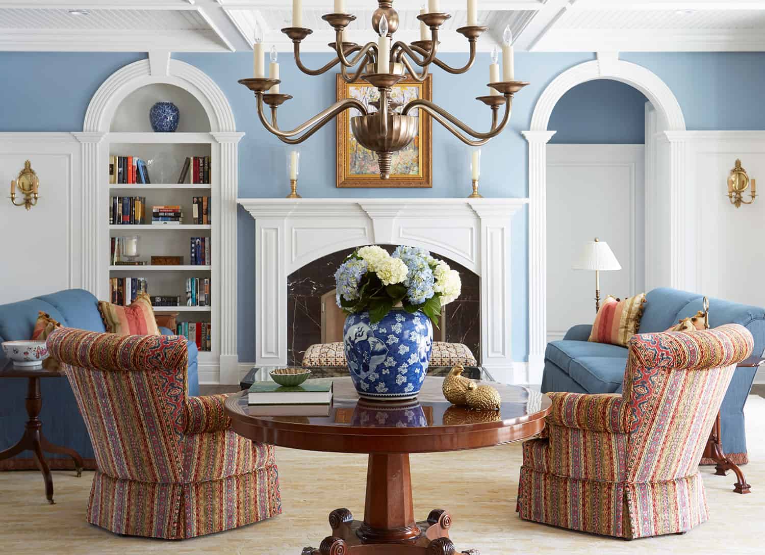 symmetrical-arched-openings-in-living-room