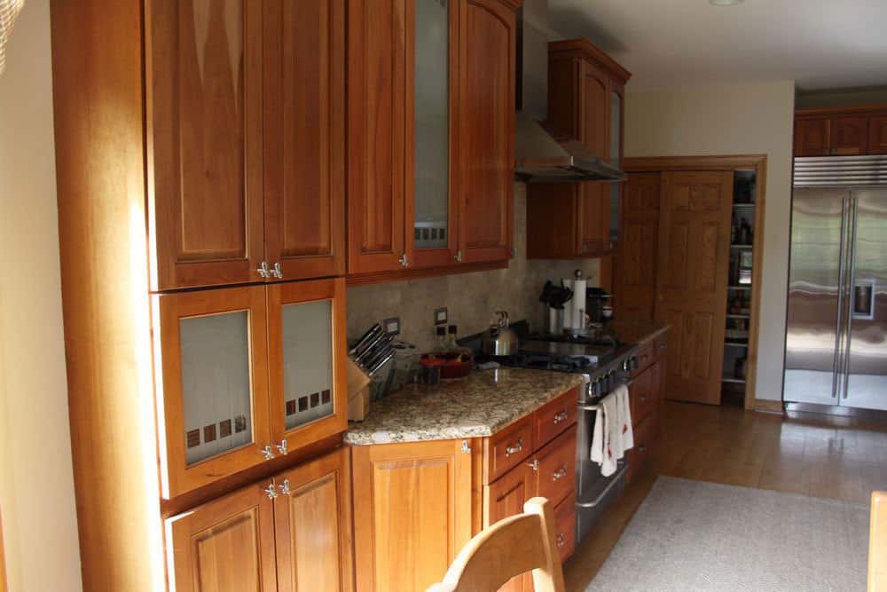 kitchen-before-remodeling-old-oak-cabinets-dark-space