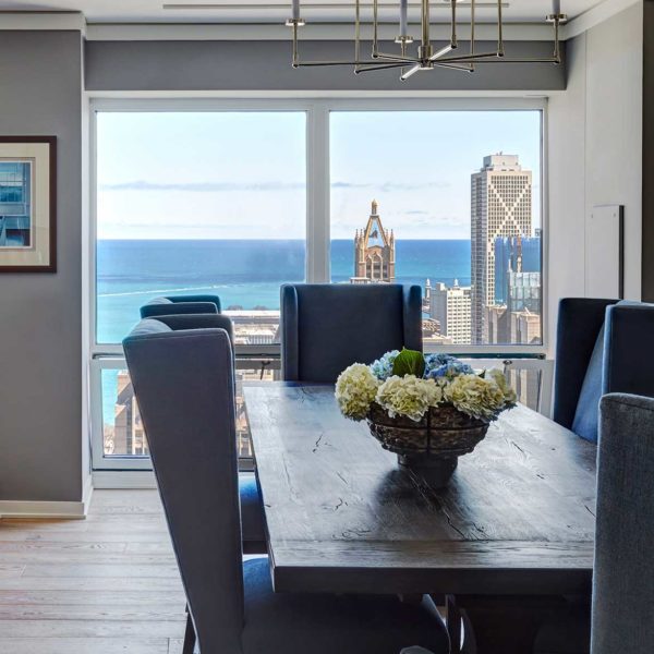 lake-michigan-views-from-downtown-chicago-condo-dining-room