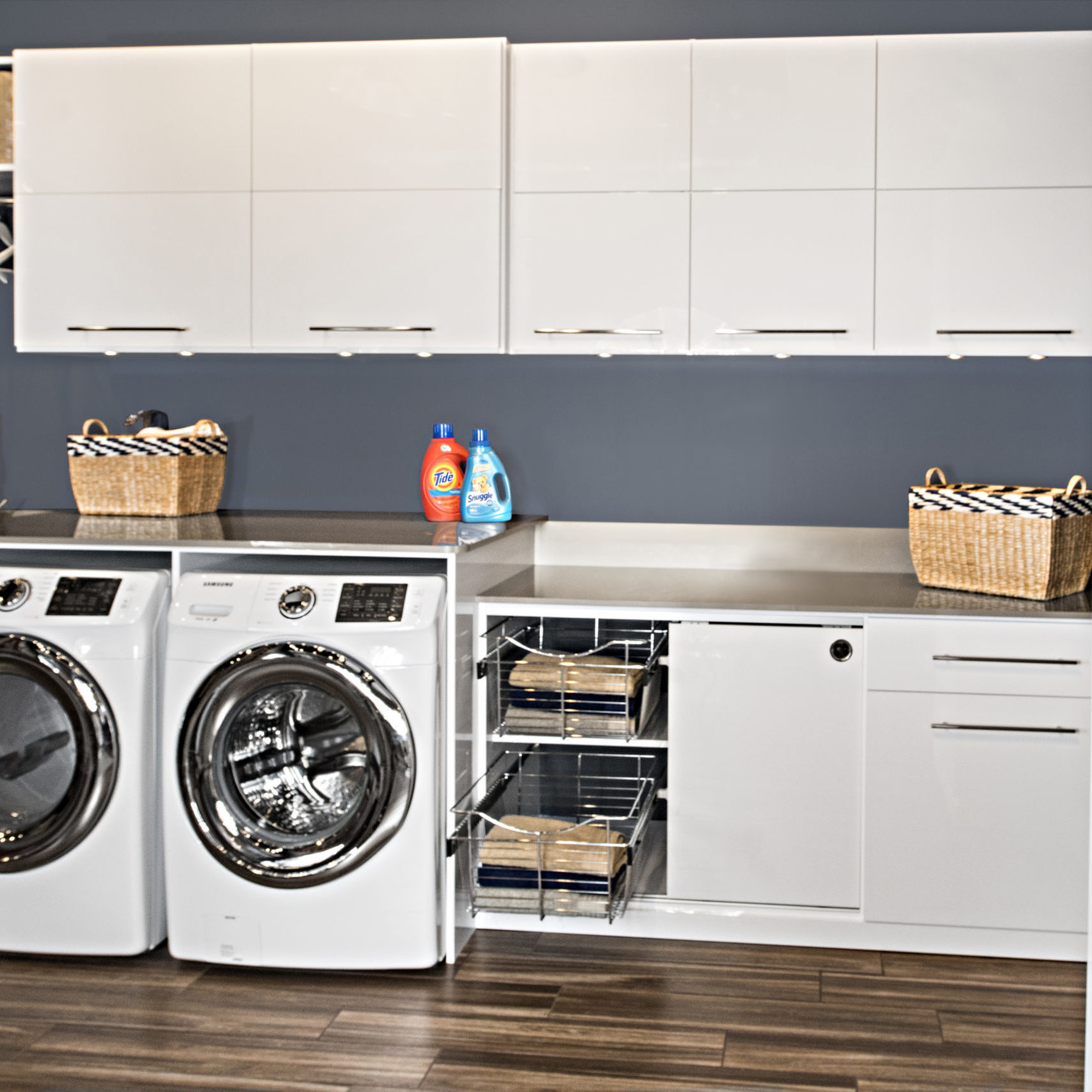 High Gloss Laundry Room View 3