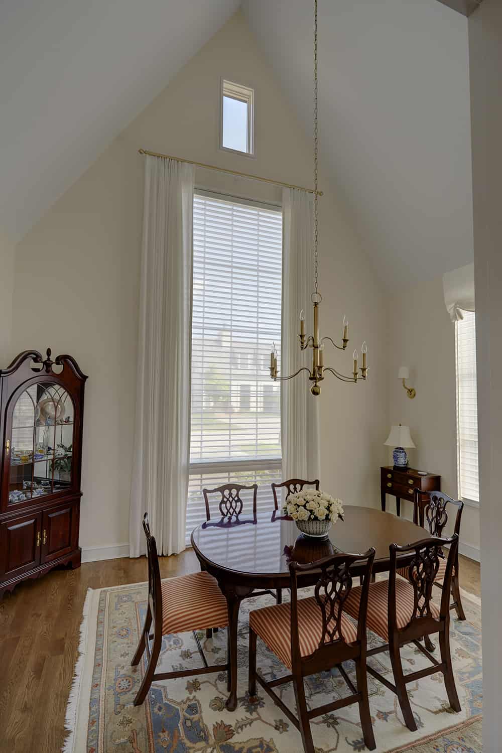 dining room with vaulted ceiling