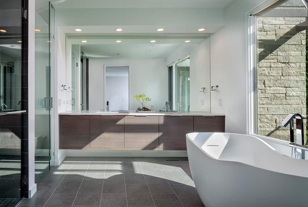 soaking tub with floating vanity