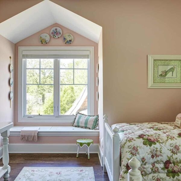 guest-bedroom-window-seat pink bedroom with window seat
