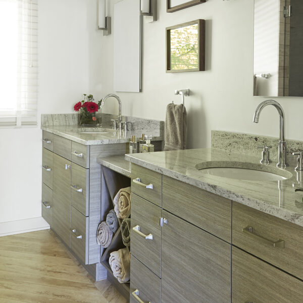 dual sinks in primary bath
