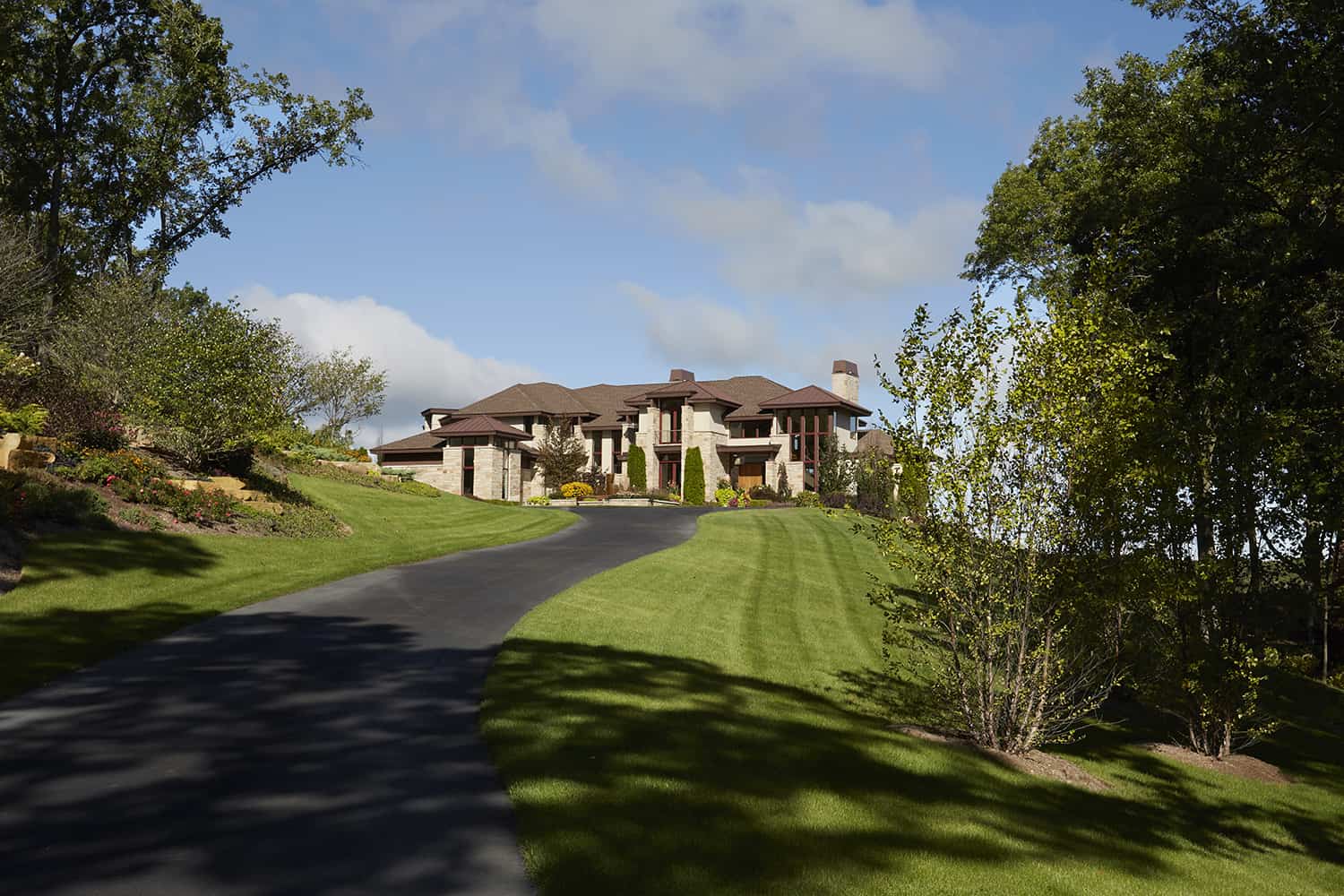 driveway approach to house