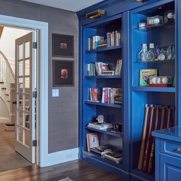 hodden-door-as-bookcase hidden door behind bookcase
