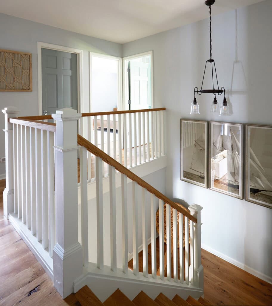 Staircase with oak handrail and painted balusters