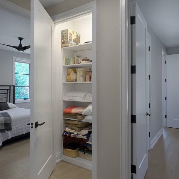lighted-linen-closet